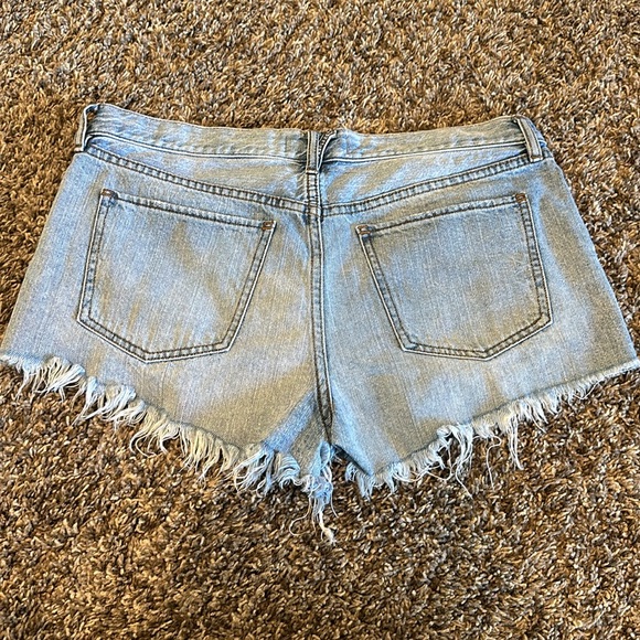 WE THE FREE SOFT & RELAXED CUT OFF SHORTS - Picture 7 of 7